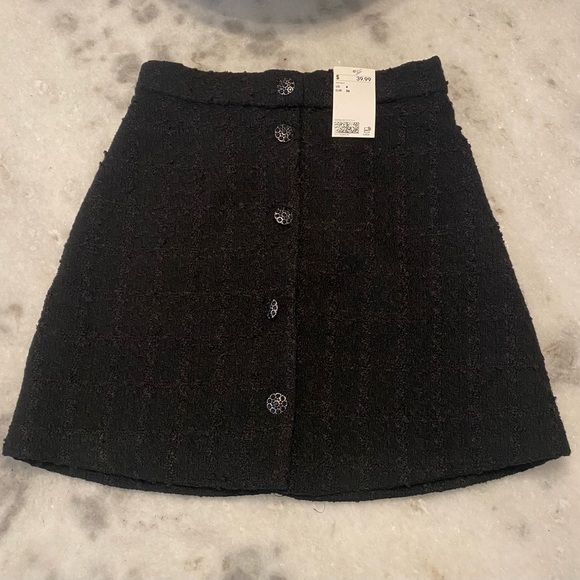 H&M Black Boucle Mini A-Line Skirt with Decorative Buttons Size 4 - Picture 1 of 3